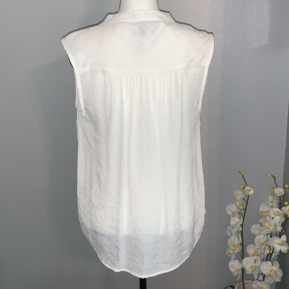 Torrid White Button Front Blouse! NWT! Size 00X - Picture 4 of 7